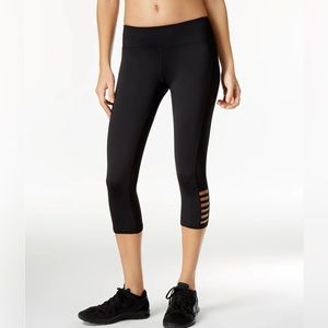 IDEOLOGY - Capri yoga pants with cut out leg detail / Size M